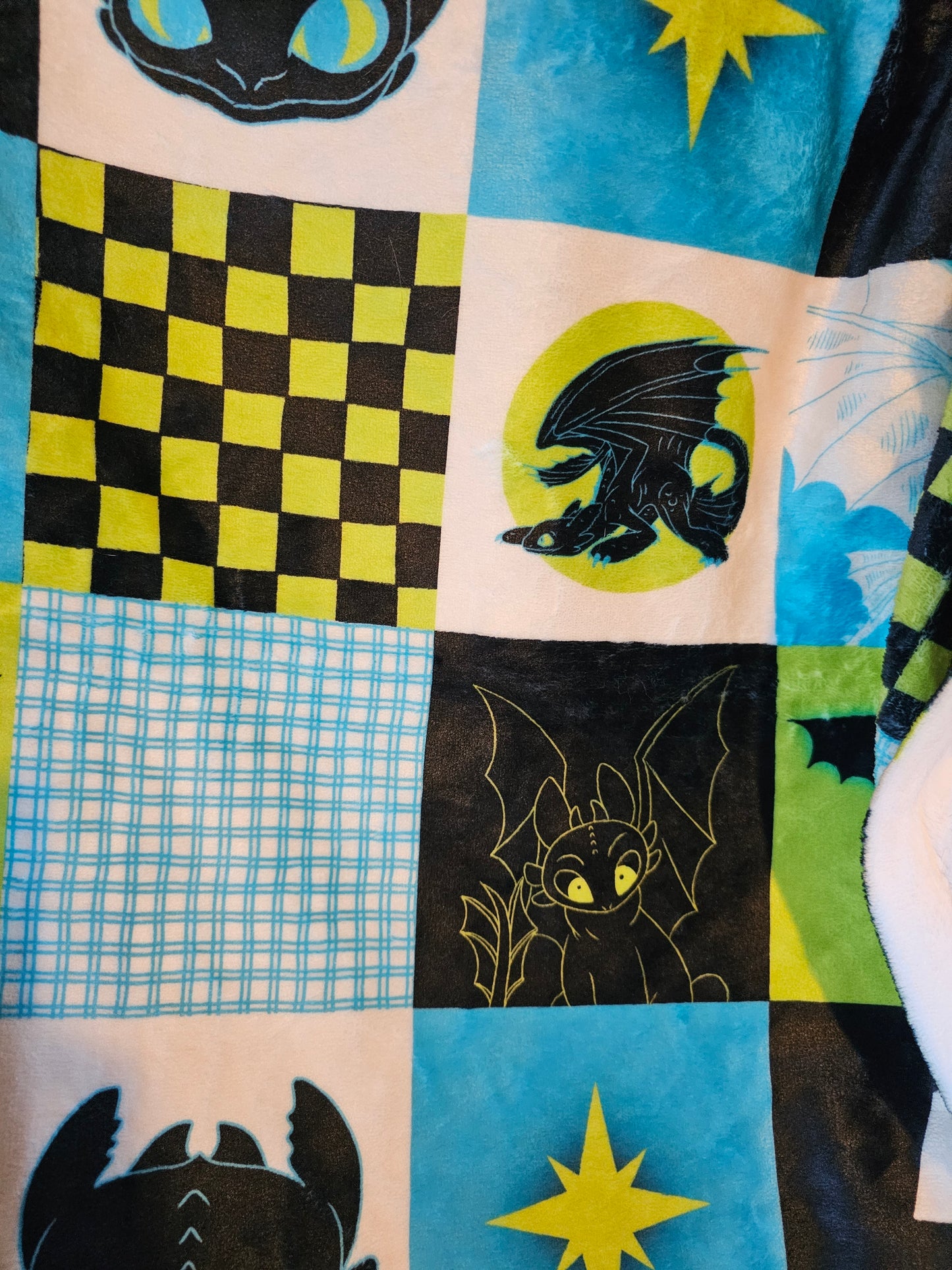 Preorder: toothless dragon patches 50x60 blanket
